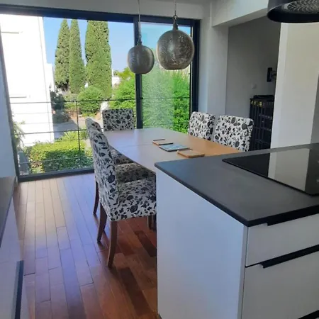 6 Personnes Au Calme *